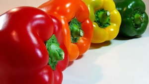 افزایش رشد و بهرهوری فلفل دلمهای رنگی با لامپ رشد گیاه